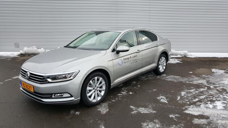 VOLKSWAGEN Passat