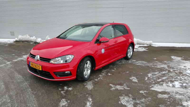 VOLKSWAGEN Golf